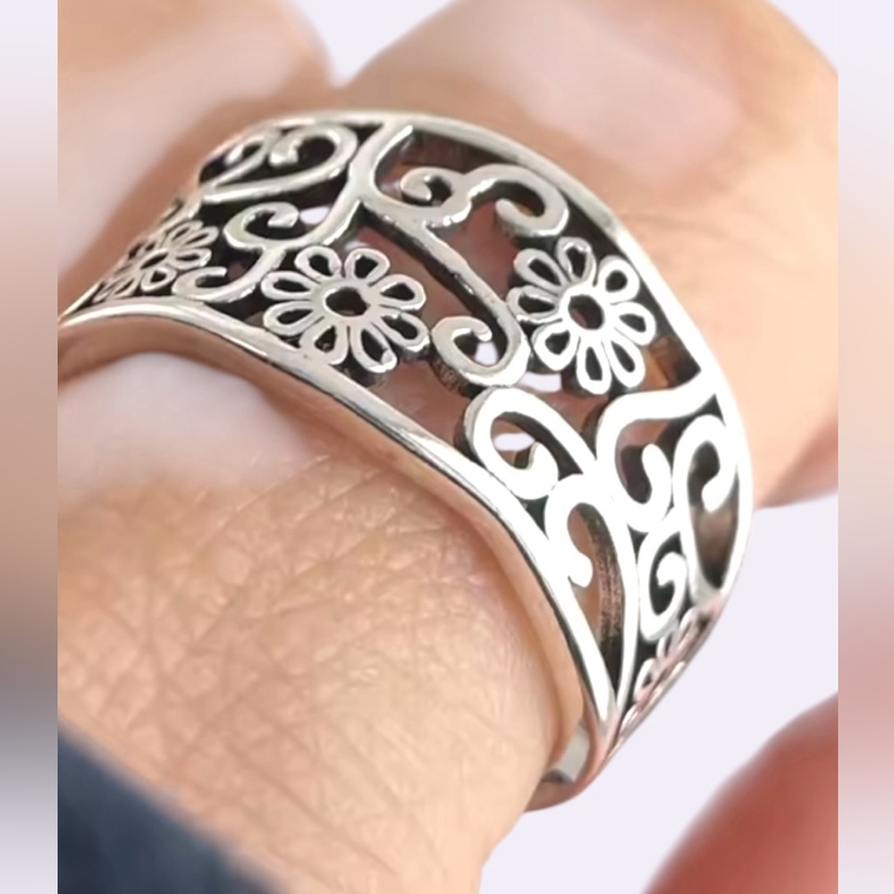 Elegant Silver .925 Floral Ring adjustable size